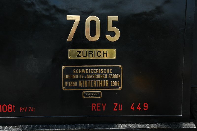 125 Jahre Gotthardbahn - ber 100 Jahre alt und noch so gut in Schuss, die A 3/5 (705). Ein herrliches Erlebnis, diese frheren Zeitzeugen noch in Betrieb zu sehen. Bhf. Frick (Aargau) am 31.5.2007. 