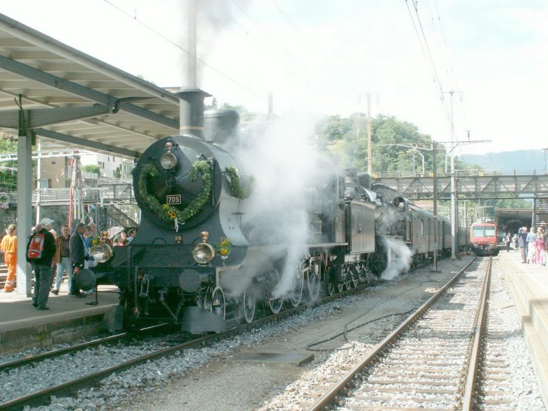 125 Jahre Gotthardbahn.Der Dampfextrazug mit A 3/5 Nr.705 und C 5/6 Nr.2978 steht zur Fahrt ber den Gotthard nach Erstfeld in Bellinzona zur Abfahrt bereit.02.06.07