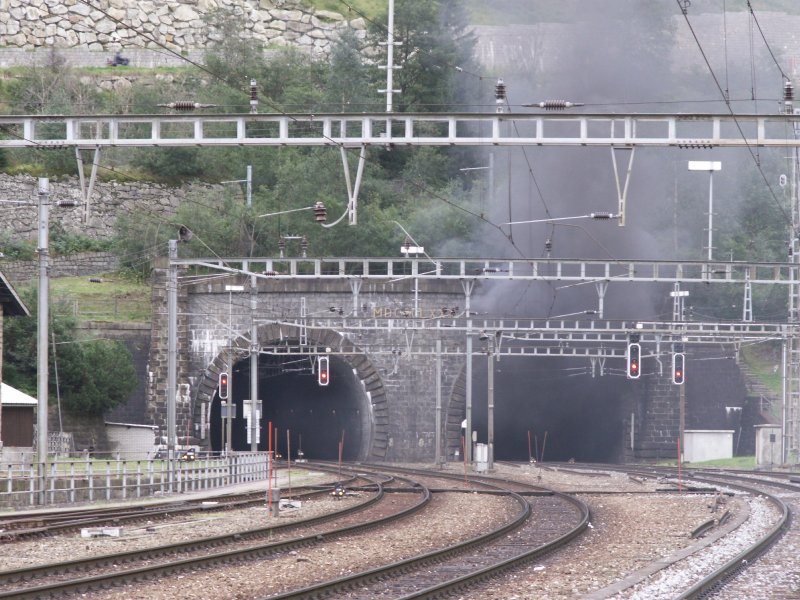 125 Jahre Gotthartbahn. Gottharttunnelportal in Gschenen. Nach Ausfahrt der 01 202 (Pacifik) und 01 1066 Ulmer Eisenbahnfreunde und Schiebelok Be 4/4 