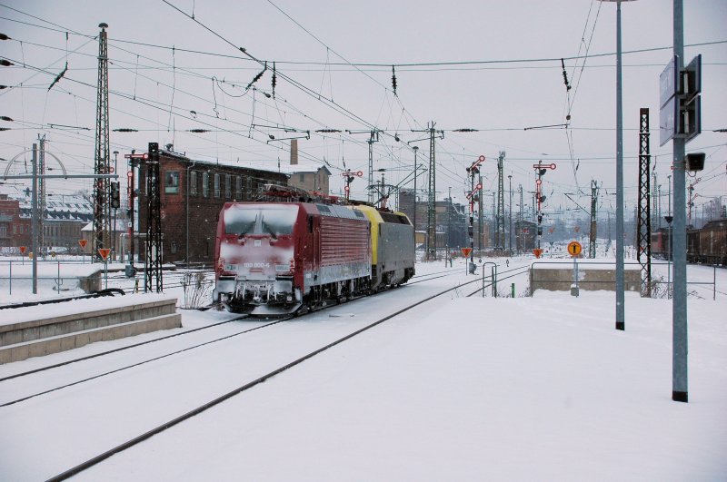 127 001 & 189 800 am 18.02.09 bei der Durchfahrt in Chemnitz Hbf