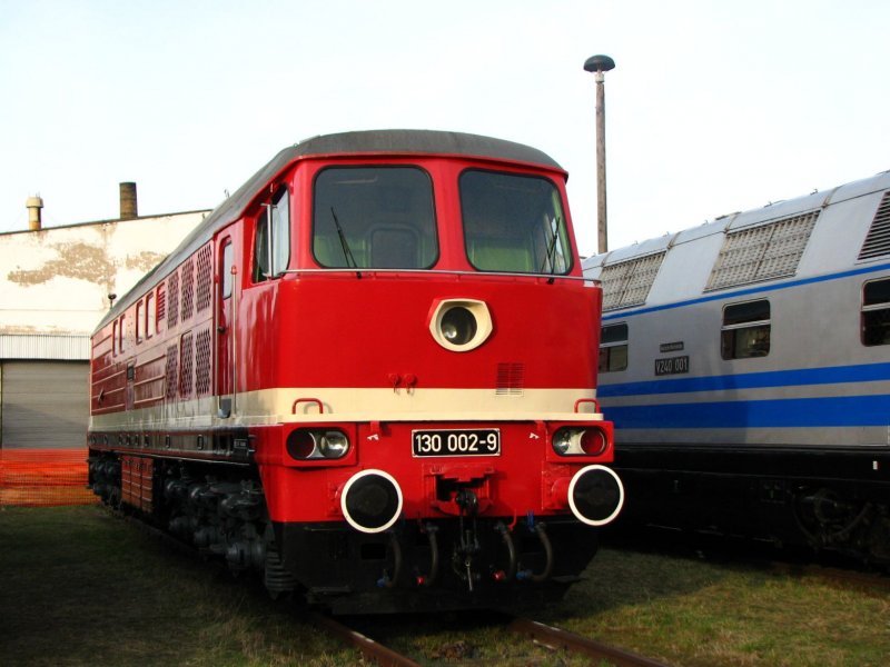 130 002-9 ausgestellt beim Dampflokfest im Bw Dresden-Altstadt.21.03.09.