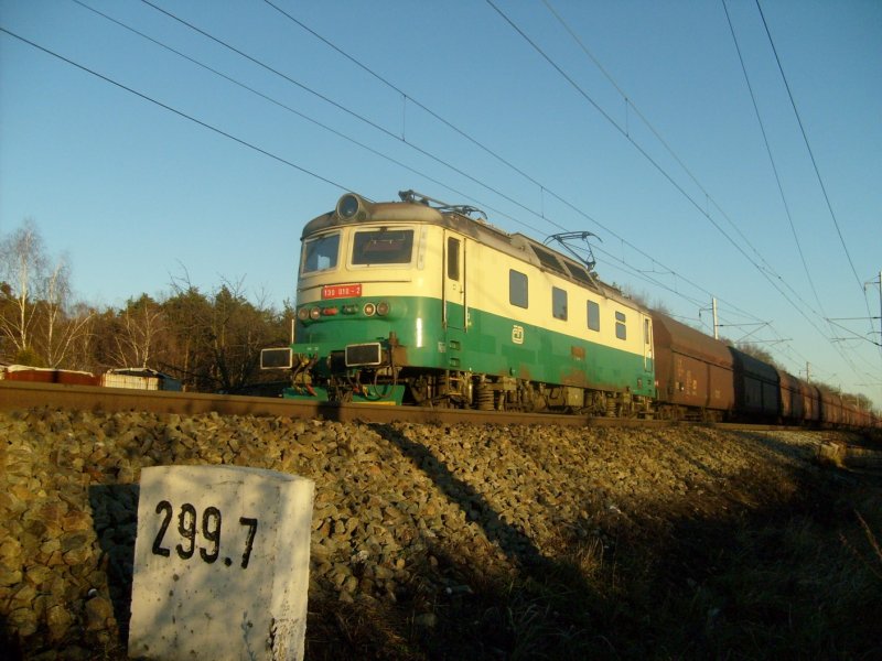 130 010 fhr mit einem Gterzug nach Pardubice. (25.1.2008)