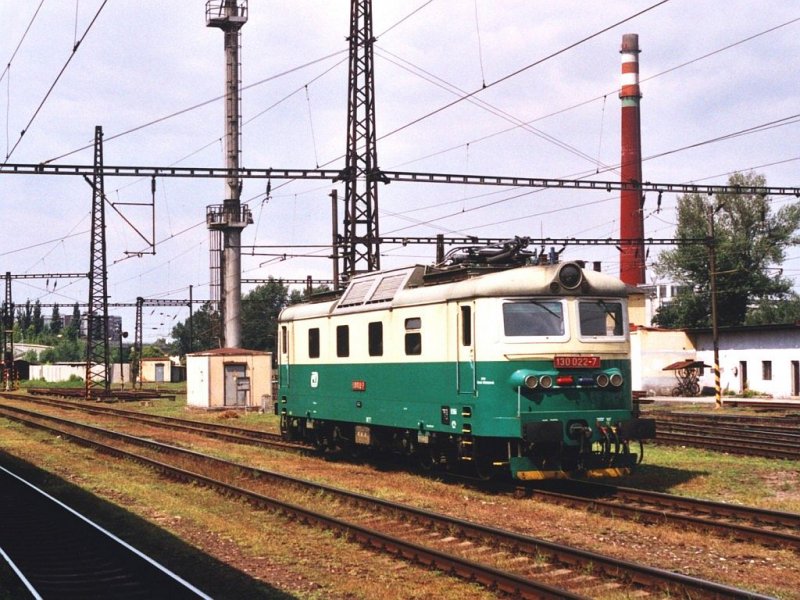 130 022-7 auf Bahnhof Kolin am 13-8-2005. Bild und scan: Date Jan de Vries. 