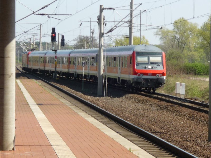 13.04.2009: Ein RegioDB verlsst den Bahnhof in Richtung Wolfsburg.