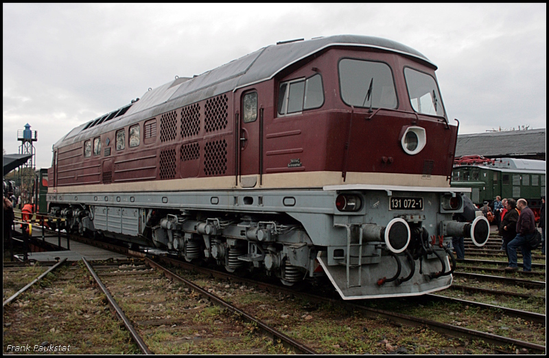 131 072-1, auch bekannt als  Ludmilla , f�hrt auf die Drehscheibe (ex DR, Leihgabe DB Museum; Eisenbahnfest des TEV zum Weimarer Zwiebelmarkt, Weimar 10.10.2009)