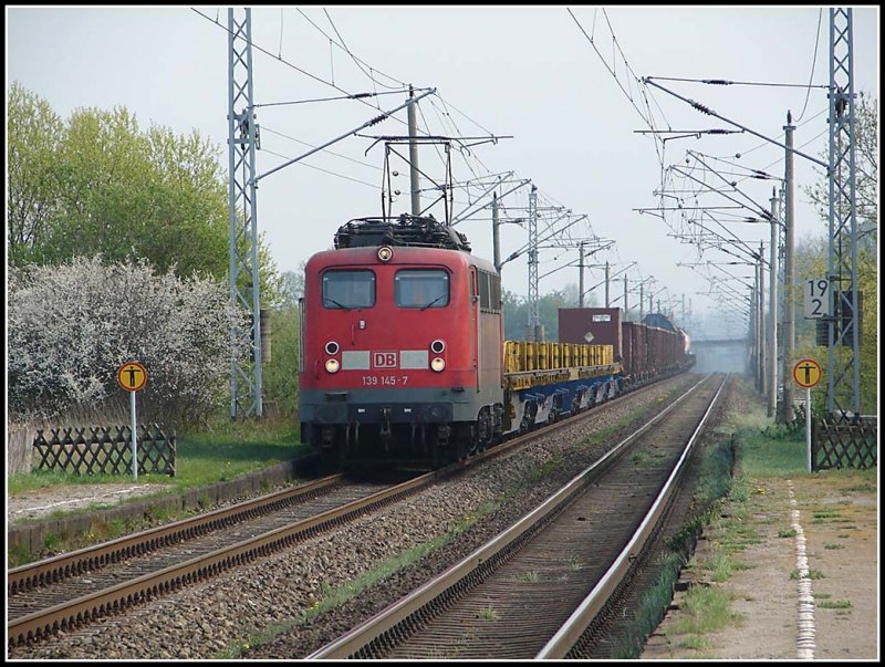 139 145 aus Richtung Schwaan nach Rostock am Hp Huckstorf. 24.04.07