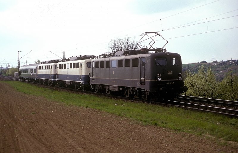 139 163 + 140 503 + 139 562  bei Bietigheim  20.04.91  mit Nahverkehrszug