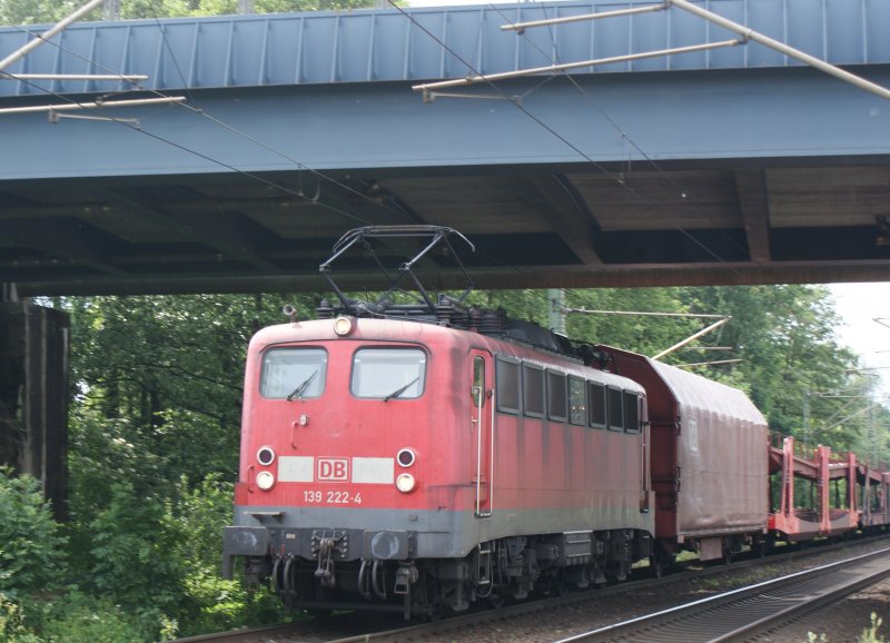 139 222-4 im Bahnhof Dedensen/Gmmer bei der Durchfahrt