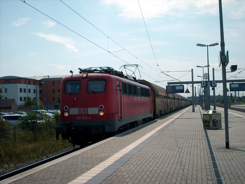 139 222-4 durchfhrt mit einem Gz am 17.07.2007 den Bahnhof Bitterfeld in Richtung LD.