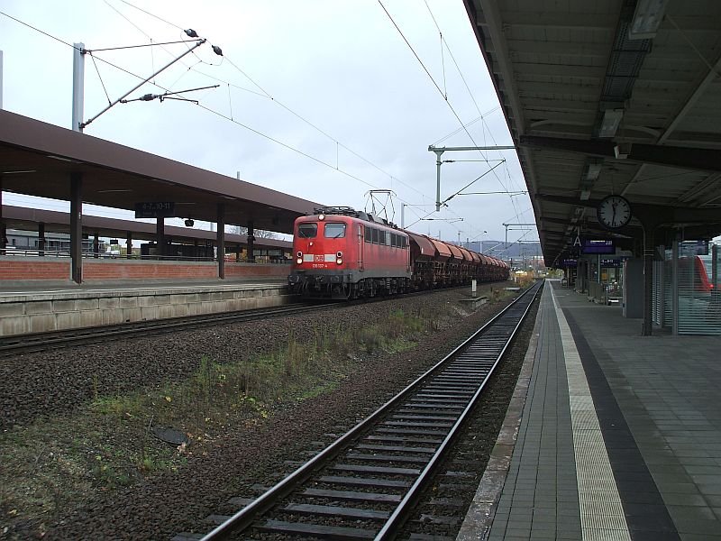 139 222-4 durchfuhr am 9.11.2007 Gttingen mit leeren Autotransportern