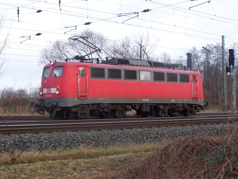 139 250 brachte am 03.01.2007 einen Gterzug nach Brandenburg Hbf. 