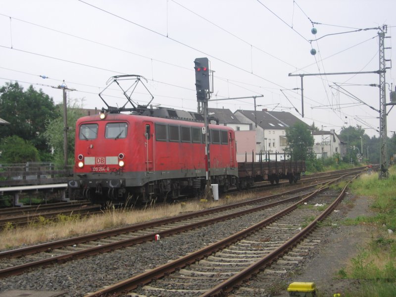 139 264 beim rangieren vor dem Bahnhof Hennef(Sieg). Wegen dem Unfall am 12.06.07 auf der KBS 460 fuhr die Lok mehrmals durch Hennef(Sieg).