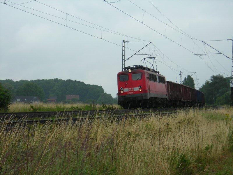 139 285 mit einem Gterzug bei Haste