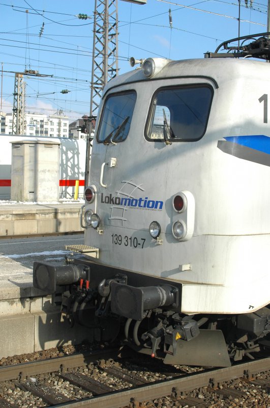 139 310 am 31.01.09 M�nchen Hbf. Die Nebelscheinwerfer schauen gut aus...