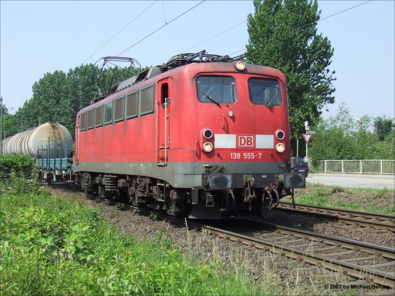 139 555-7 kurz nach der durchfahrt des Gbf Gelsenkirchen Bismarck. 24.5.07