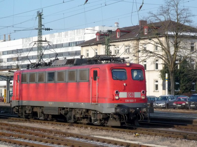 139 560-7 rangiert in Singen am Hohentwiel. 19.02.09