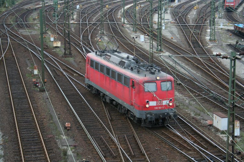 139 561-5 bei Rangierarbeiten am 18.10.2008 auf dem Gleisfeld in Maschen. 

