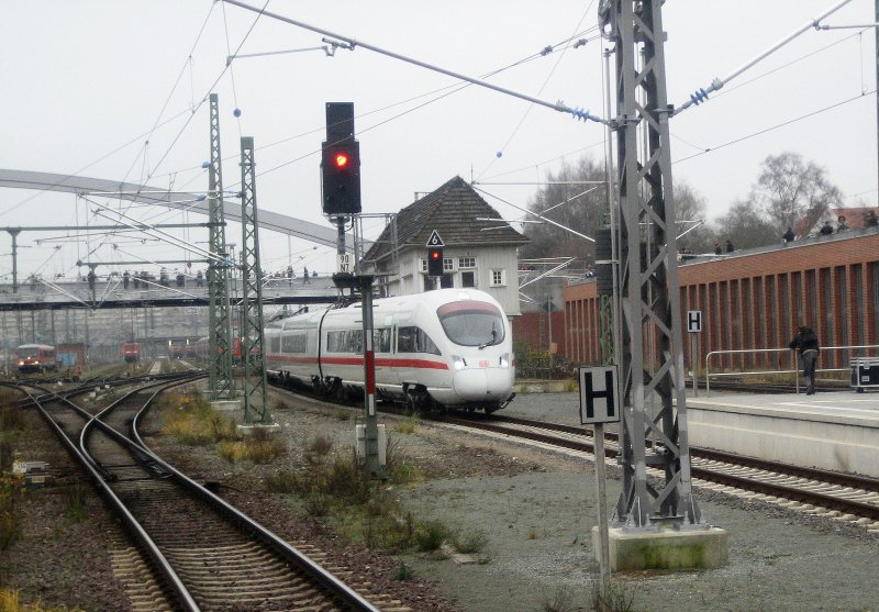13.Dezember 2008 - Hauptbahnhof Lbeck.
Lange ersehnt, der erste stromgetriebene ICE 
trifft in Lbeck ein.
