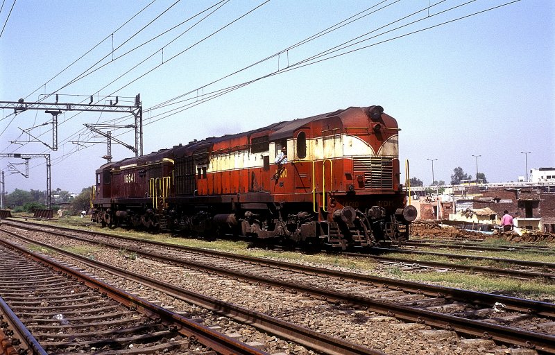 14 010 + 16 641  Dehli-Shahdra  30.03.96
