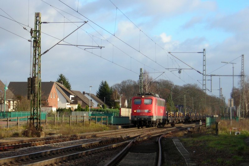 140 002 mit ein paar Flachwagen bei H�melerwald