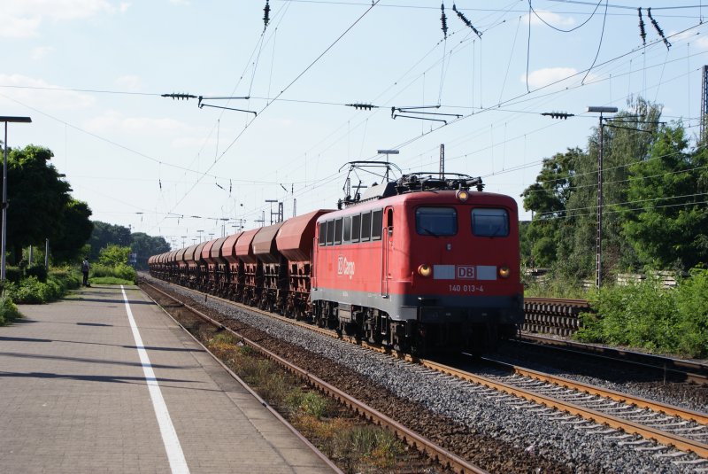 140 013-4 mit Einfachlampen und ohlezug in Hilden am 24.07.08