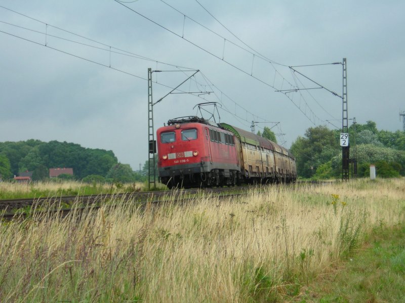 140 036 mit einem Autozug bei Haste