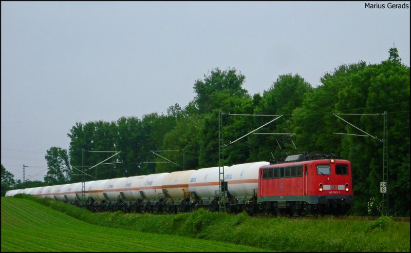 140 043 mit einem Kesselwagenzug gen M�nchengladbach an Km 28.8 27.5.2009
