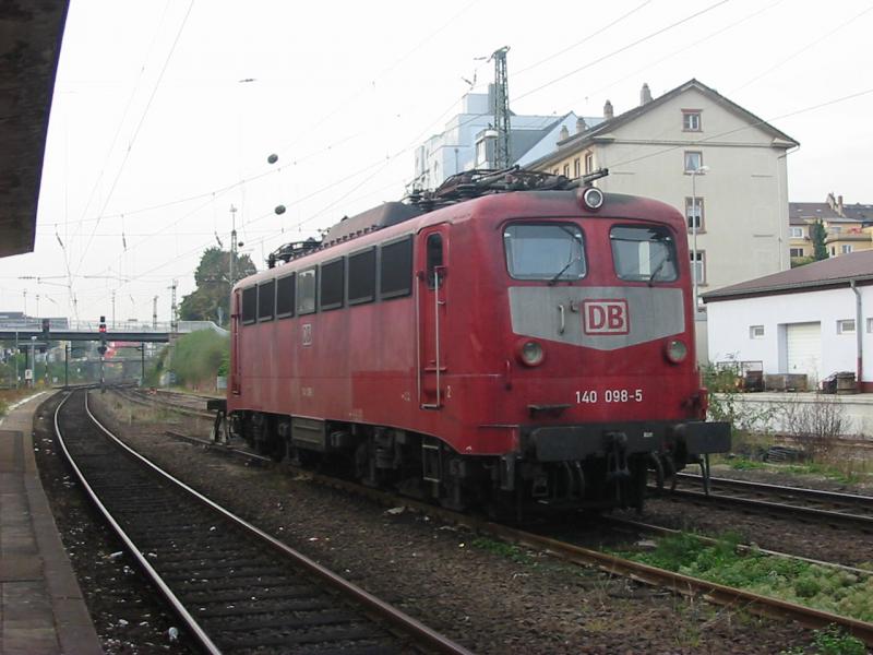 140-098 am 19.10.2005 in Worms Hbf abgestellt.