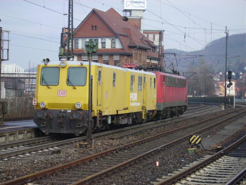 140 162 mit Brfbegleitwagen am 11.2.06 in Weinheim.