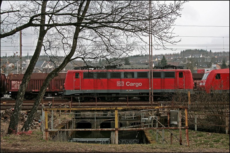 140 169 steht ebenfalls am Morgen des 24.03.2008 in Kreuztal und wartet auf neue Aufgaben.