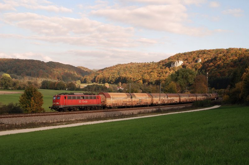 140 184 mit einem Car Rail Logistics - Zug vor Dollnstein (06.10.2007)