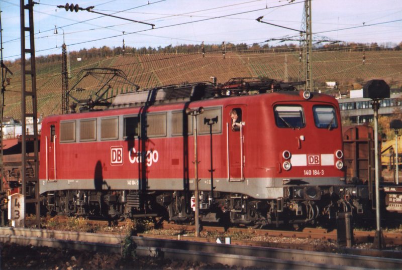 140-184 mit seinem Lokfhrer in Wrzburg am 25.Oktober 2006. 

