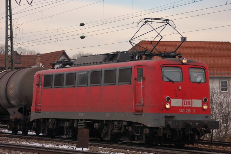 140 216-3, eine Lady des G�tertransports... (Auf der Altm�hlbahn (KBS 990), 12/08).