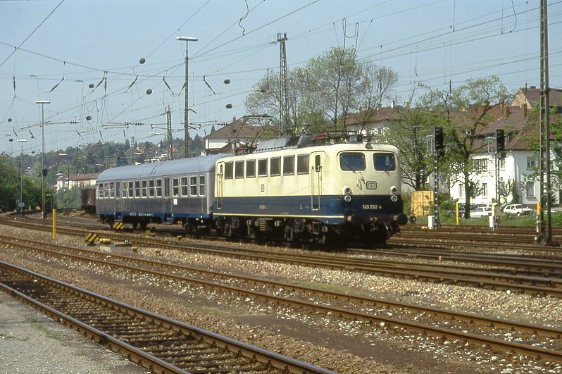 140 292-4 am 27.04.1993 Einfahrt Pforzheim mit N 6021