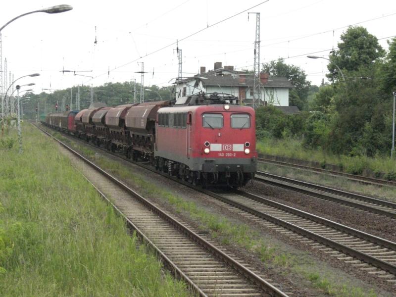 140 293 durchfhrt den Stillgelegten Bahnhof Satzkorn richtung Priort (15.06.06).