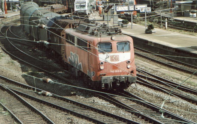 140 303-9 durchfhrt Bhf Aachen September 2001