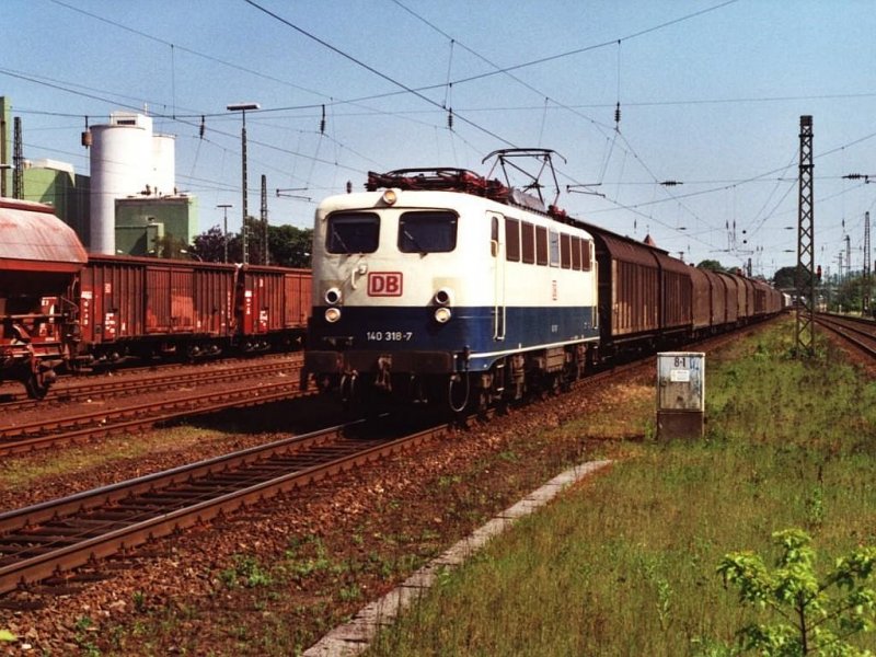 140 318-7 mit Gterzug auf Bahnhof Lengerich am 2-6-2000. Bild und scan: Date Jan de Vries.