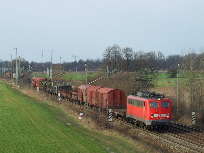 140 389-8 mit einem gemischten Gz richtung Dresden auf der KBS 240 am 07.03.2007.