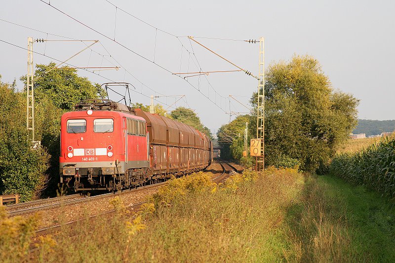140 401-1 am 19.09.2008 mit einem Gterzug zwischen Bietigheim-Bissingen und Sachsenheim.
