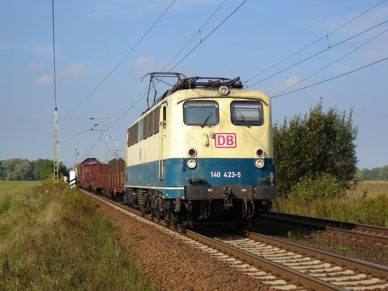 140 423-5 (HU LDX 20.09.06) mit gemischten Gz in Richtung Dresden am 30.09.2006 bei Zossen.