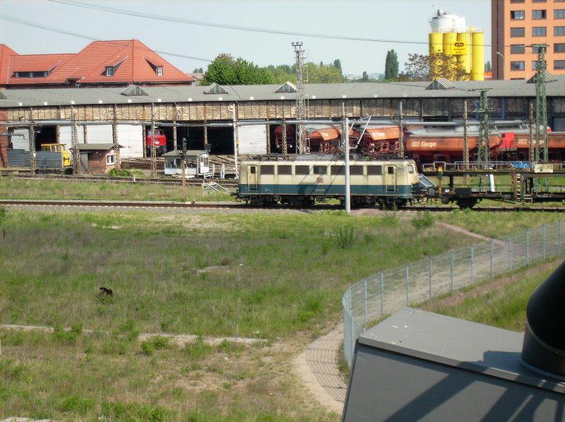 140 423- 5, kam am 14. Mai 2008, ganz pl�tzlich durch den G�terbahnhof von Halle Saale gefahren, deswegen konnte ich sie leider nur vom weiten fotografieren.