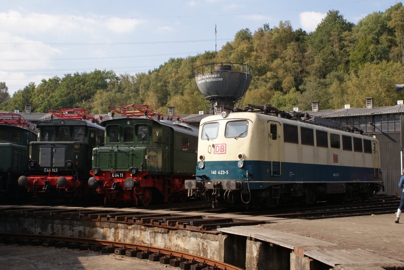 140 423-5,E 04 11 und E 44 143 in Bochum Dahlhausen an der Drehscheibe bei den Museumstagen am 20.09.08