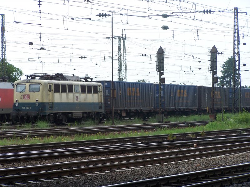 140 423 war am 05.06.2007 in Mannheim Friedrichsfeld, neben 152 016 abgstellt