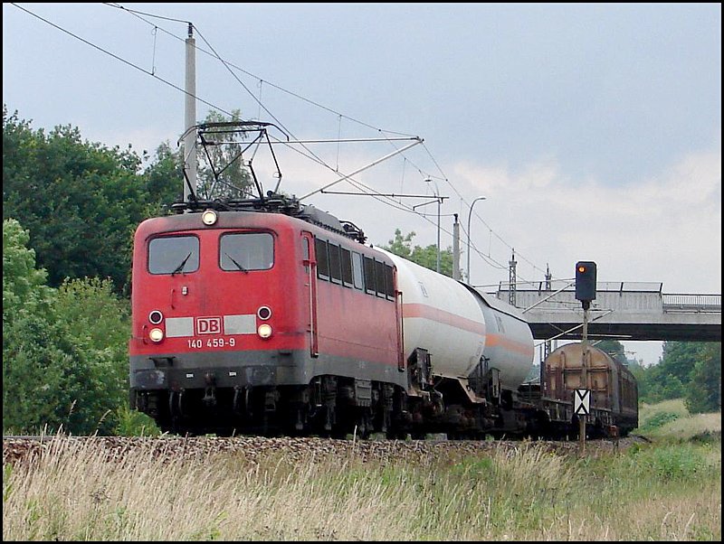 140 459-9 unterwegs zum Seehafen Rostock. (Stralsund am 13.06.07)
