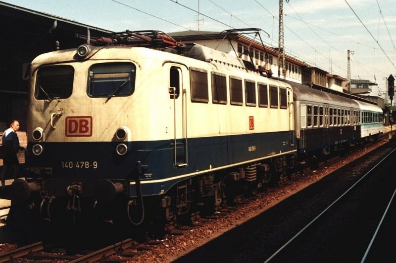 140 478-9 mit Nahverkehrszug 4837 Trier-Merzig auf Trier Hauptbahnhof am 04-08-1994. Bild und scan: Date Jan de Vries.