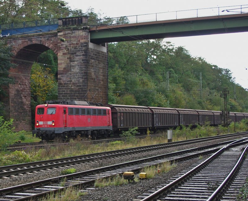 140 502-6 zieht ihren Gz in Fahrtrichtung Norden durch Eichenberg. Aufgenommen am 18.10.2009.