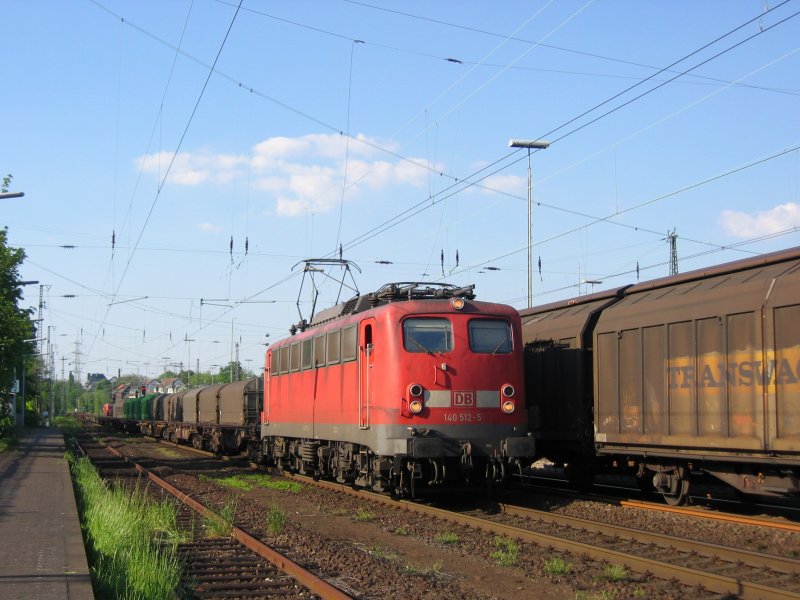 140 512-5 mit leerem Containerzug --> KK am 09.05.2008 in Solingen Hbf (KSO)