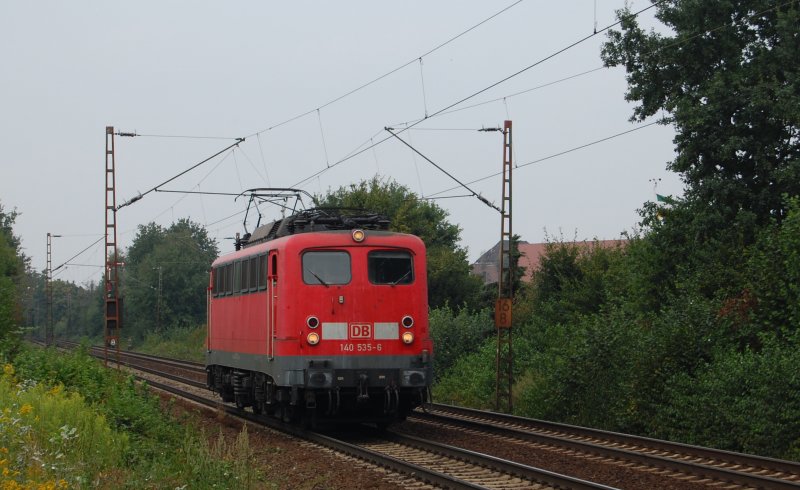 140 535-6 kommt am 10.8.09 als weitere Tfzf durch Limmer mit Ziel Linden Gbf.