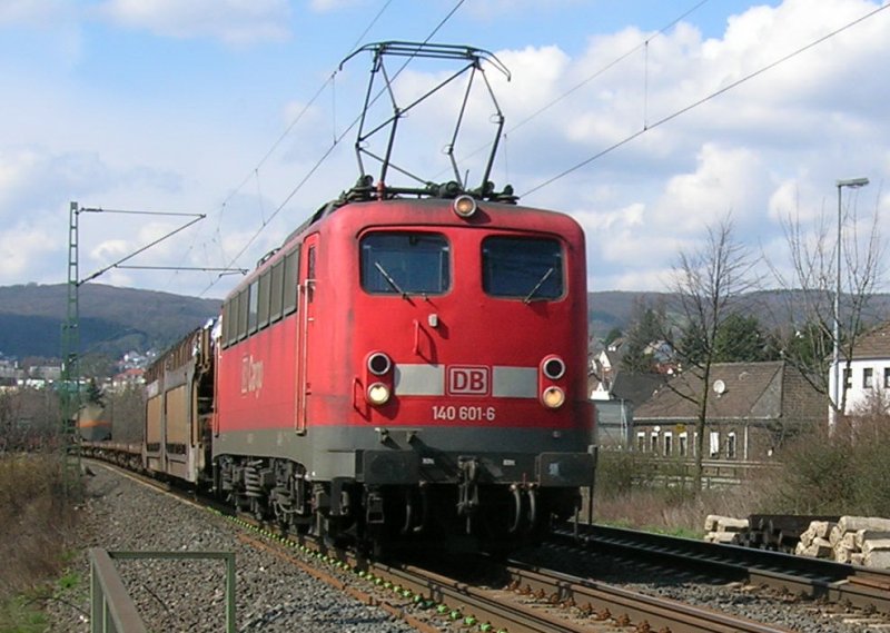 140 601-6 der DB-Cargo mit einem Gterzug. Neuwied 5.4.2006