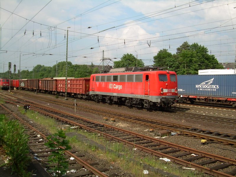 140 601 am 5.6.2007 mit einem Stahlzug in Verden auf dem Weg nach Sden. Im Hintergrund steht 140 502 mit Autotransportzug in der berholung